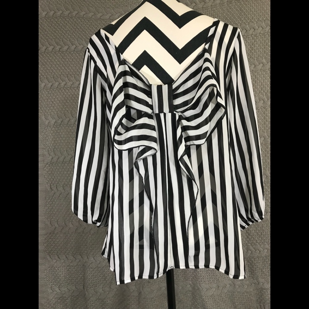 🔥 Bow striped black and white Blouse 🔥